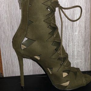 Olive green heels 4.25”